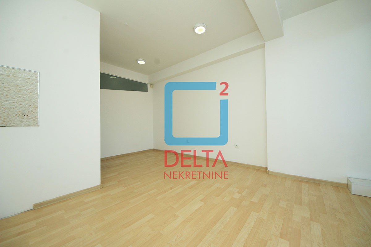 Poslovni prostor / 180m2 / 3 parkinga / Švrakino selo / Novi Grad 19