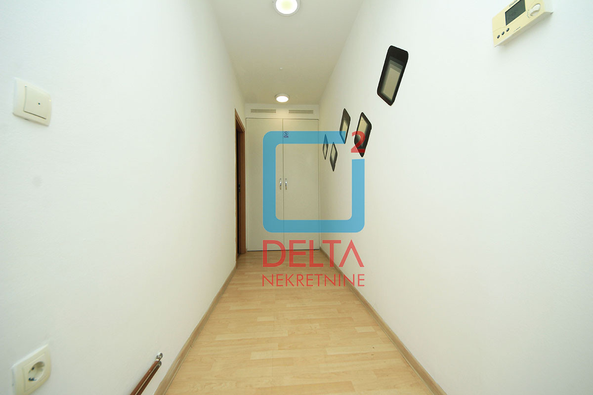 Poslovni prostor / 180m2 / 3 parkinga / Švrakino selo / Novi Grad 20