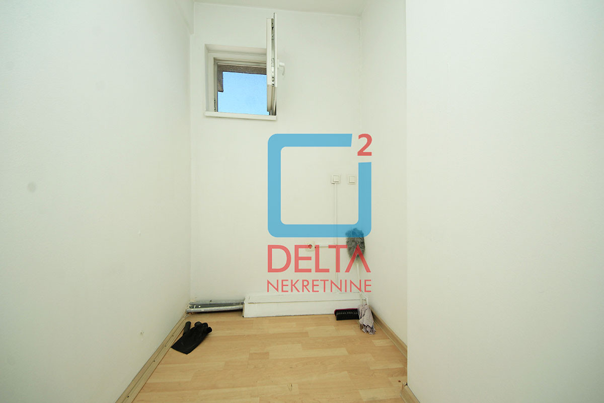Poslovni prostor / 180m2 / 3 parkinga / Švrakino selo / Novi Grad 21