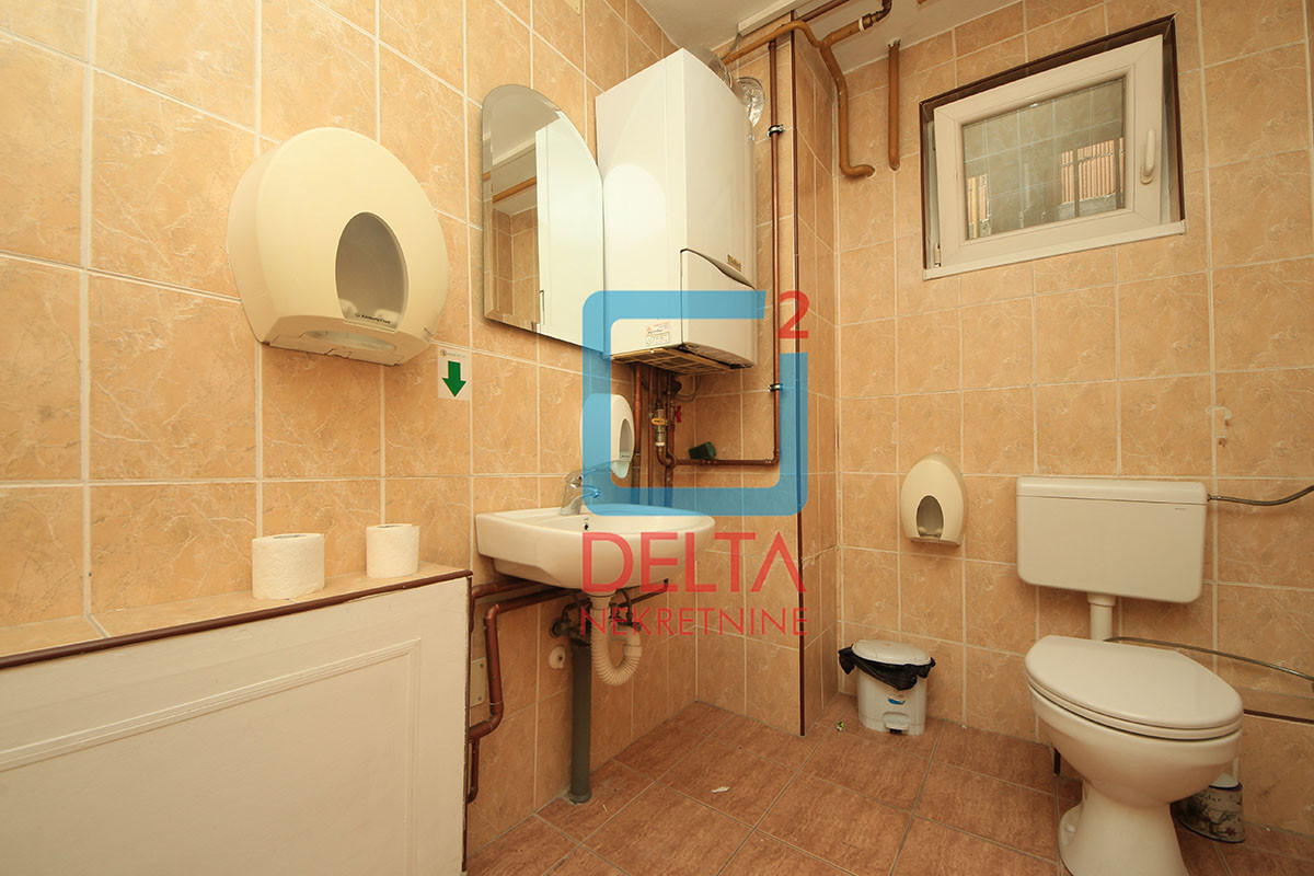 Poslovni prostor / 180m2 / 3 parkinga / Švrakino selo / Novi Grad 23