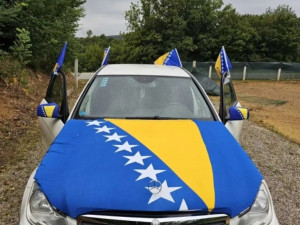 Zastava za haubu auto hauba navlaka BiH Bosna ljiljani