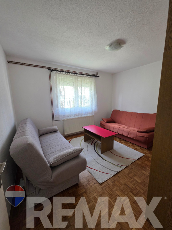 Dvosoban sprat kuće | 70m2 | Borik | Grijanje i voda uključeni 2