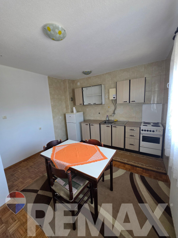 Dvosoban sprat kuće | 70m2 | Borik | Grijanje i voda uključeni 5