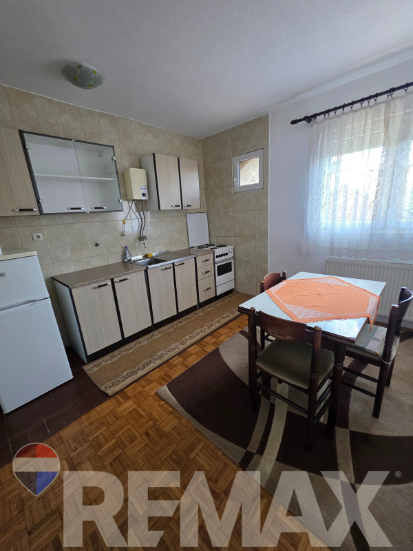 Dvosoban sprat kuće | 70m2 | Borik | Grijanje i voda uključeni 6