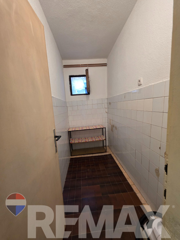 Dvosoban sprat kuće | 70m2 | Borik | Grijanje i voda uključeni 9