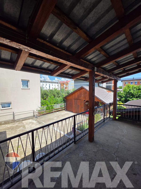 Dvosoban sprat kuće | 70m2 | Borik | Grijanje i voda uključeni 12