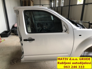 Vrata prednja DESNA Nissan Navara 2008
