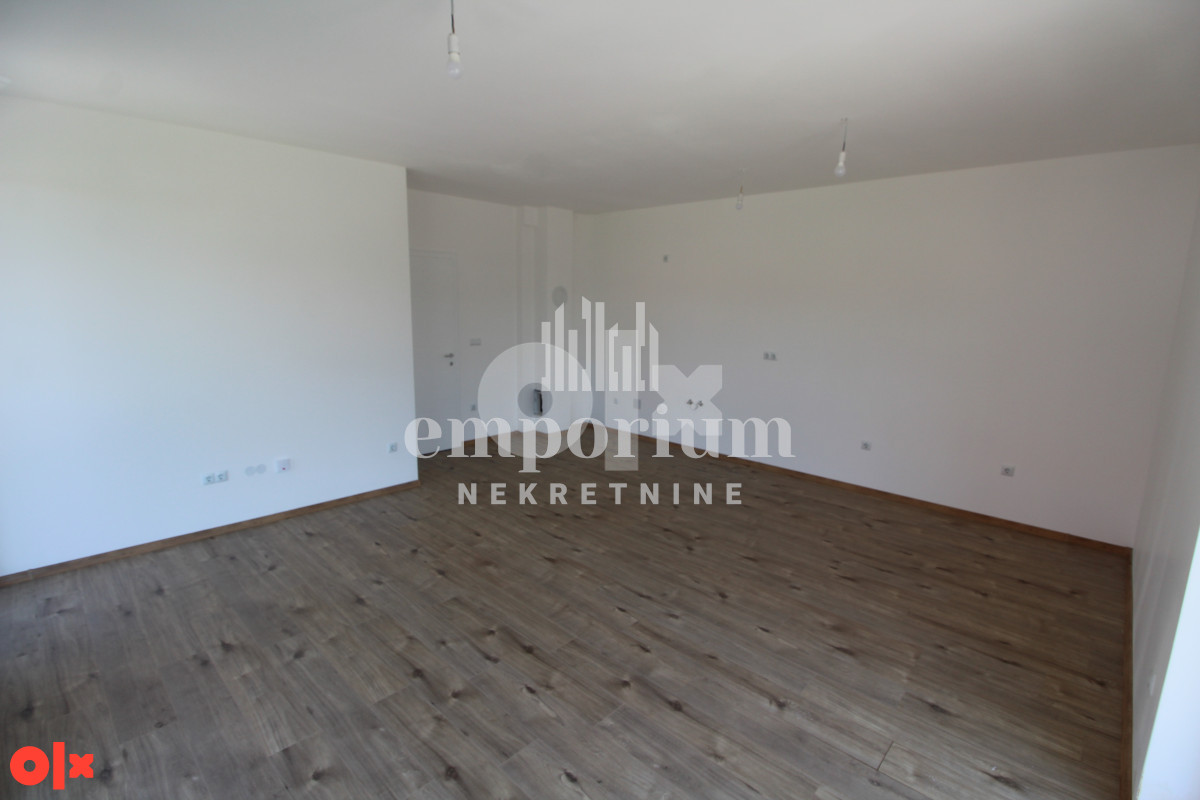 Useljiv dvoiposoban stan 65 m2, sa parking mjestom ID: 2738/EN 2