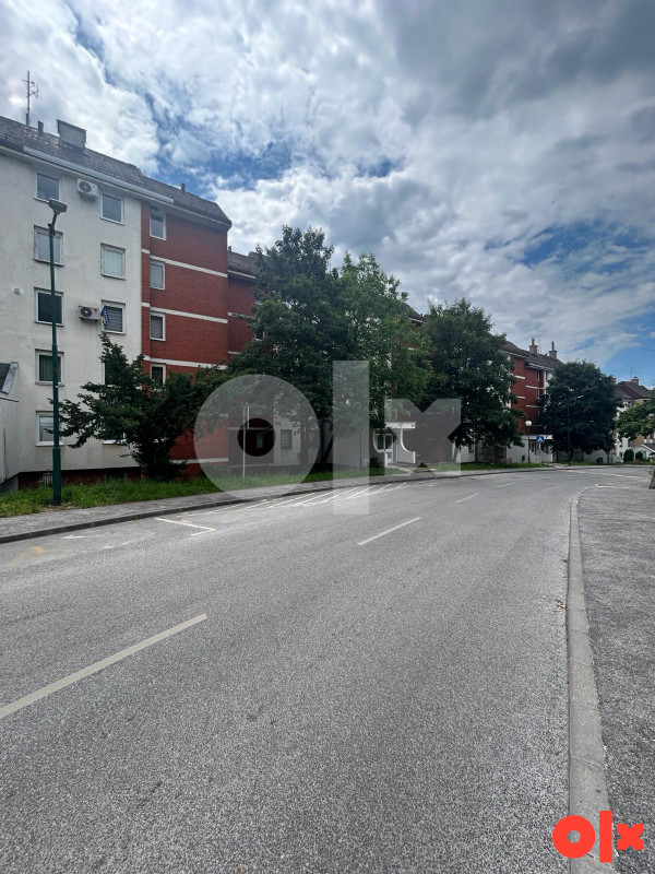 PRODAJA - TROSOBAN STAN 65 m2 + GARAŽA - VOGOŠĆA 18