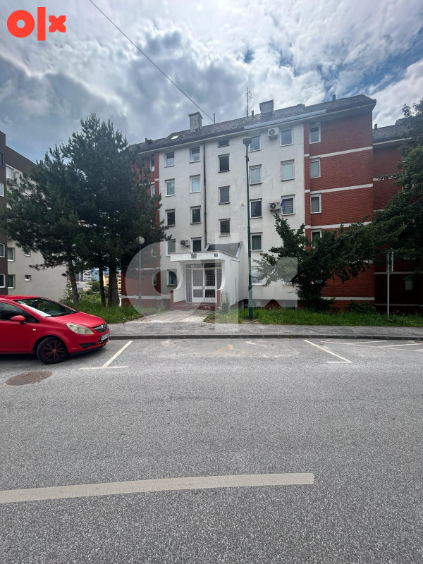 PRODAJA - TROSOBAN STAN 65 m2 + GARAŽA - VOGOŠĆA 17