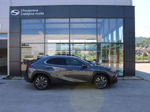 Novi Lexus UX 300 F-sport sa najboljom cijenom u BiH.