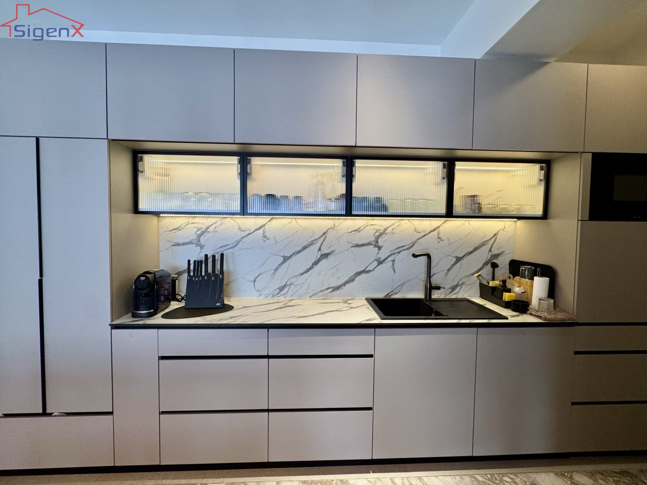 Luksuzno opremljen/Trosoban stan/Garaža/Novogradnja/Centar/101m2 8