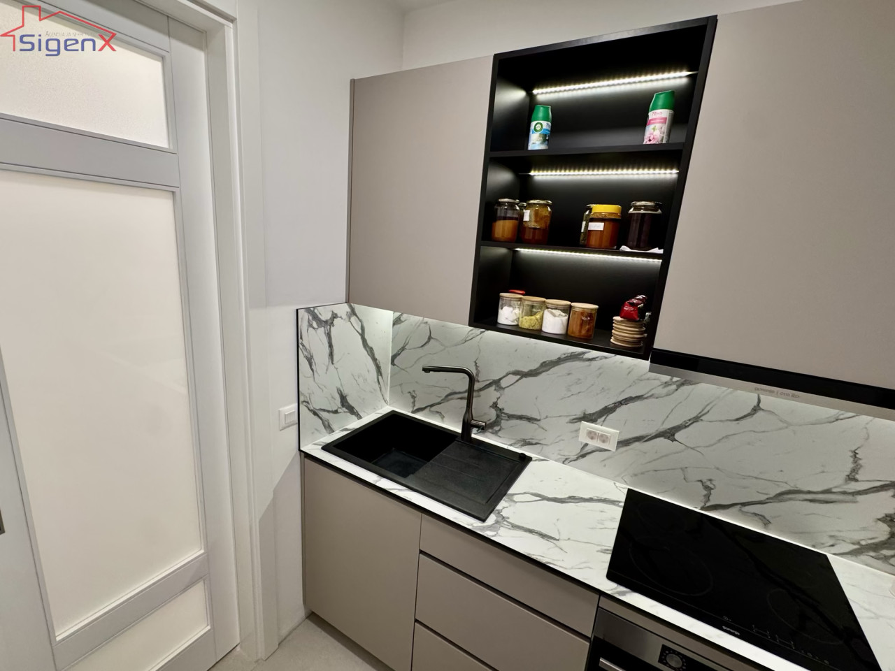 Luksuzno opremljen/Trosoban stan/Garaža/Novogradnja/Centar/101m2 9