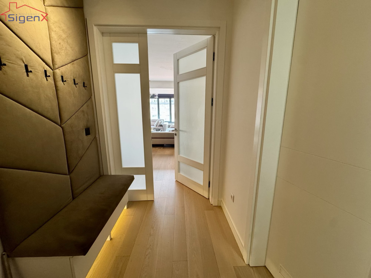 Luksuzno opremljen/Trosoban stan/Garaža/Novogradnja/Centar/101m2 10