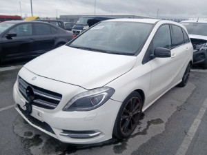 Dijelovi b180 wagen zenica Mercedes W246 (fotografija 1)