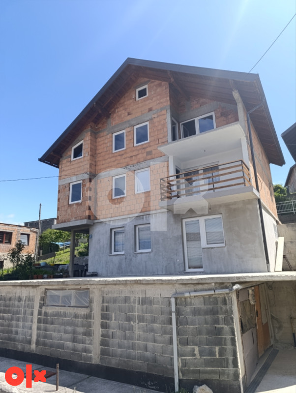 Kuća sa tri odvojena stana po 80m^2 - Hadžići