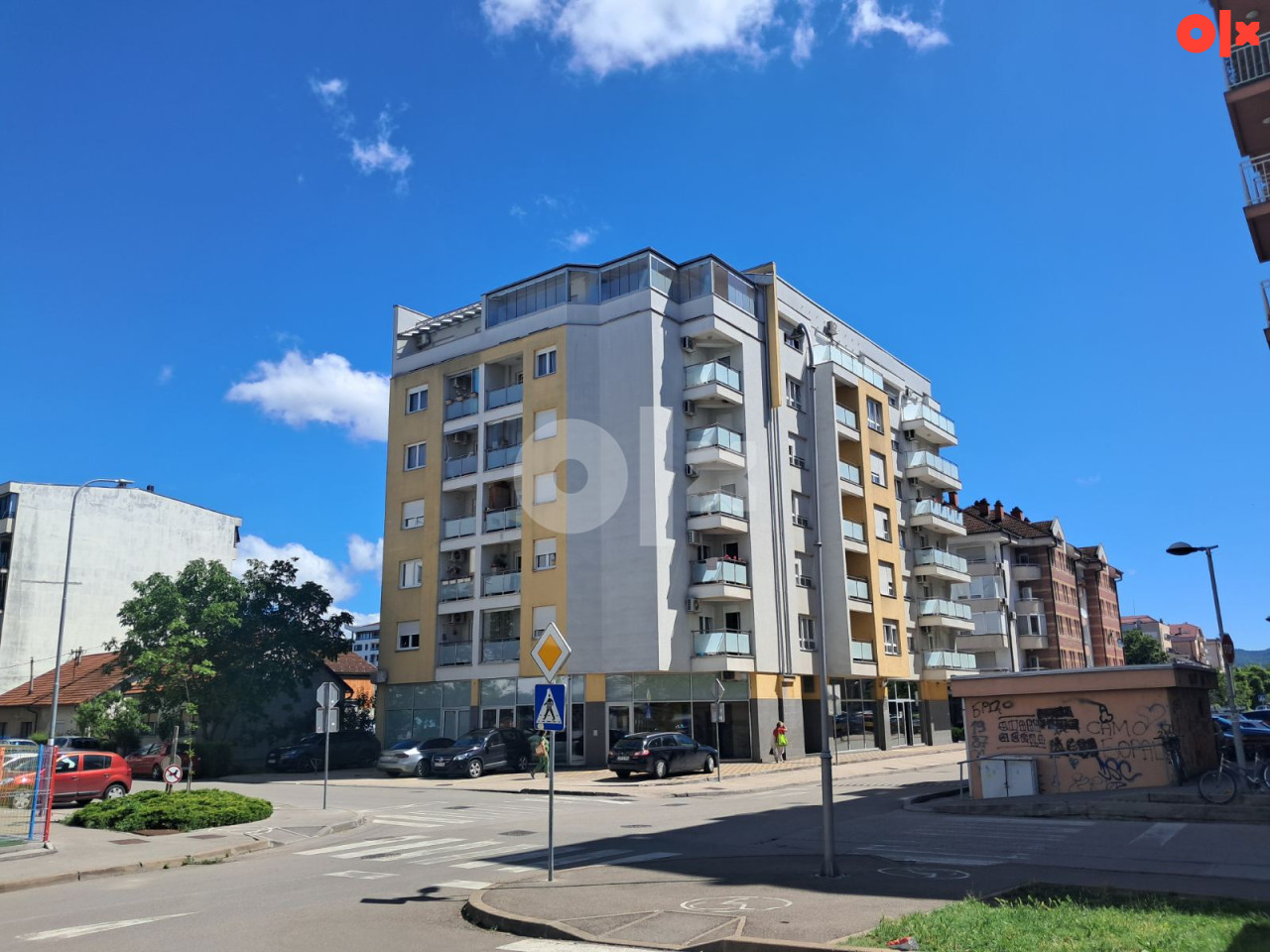 Nov namješten četverosoban stan 90m2  Boška Tošića Starčevica 19