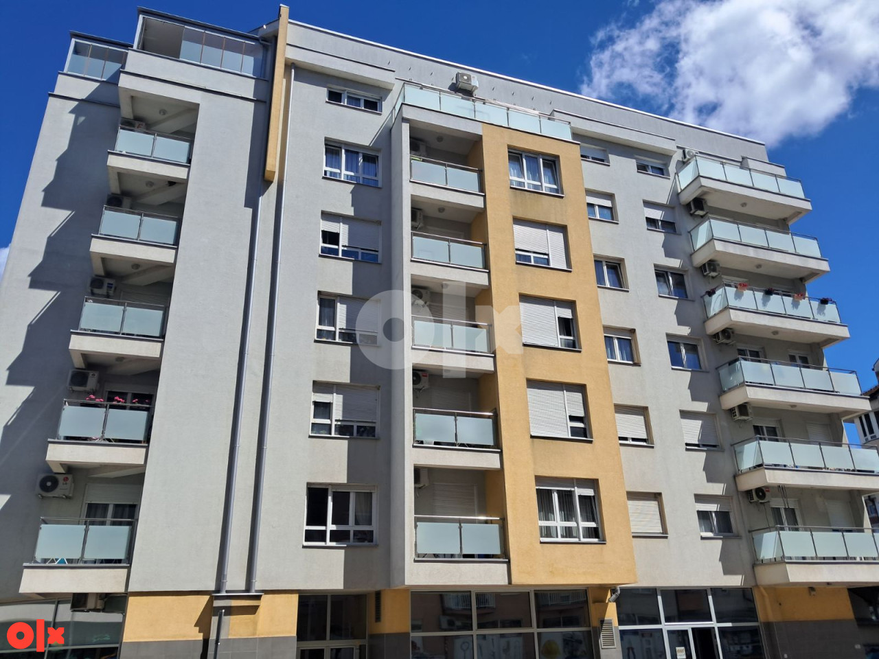 Nov namješten četverosoban stan 90m2  Boška Tošića Starčevica 20