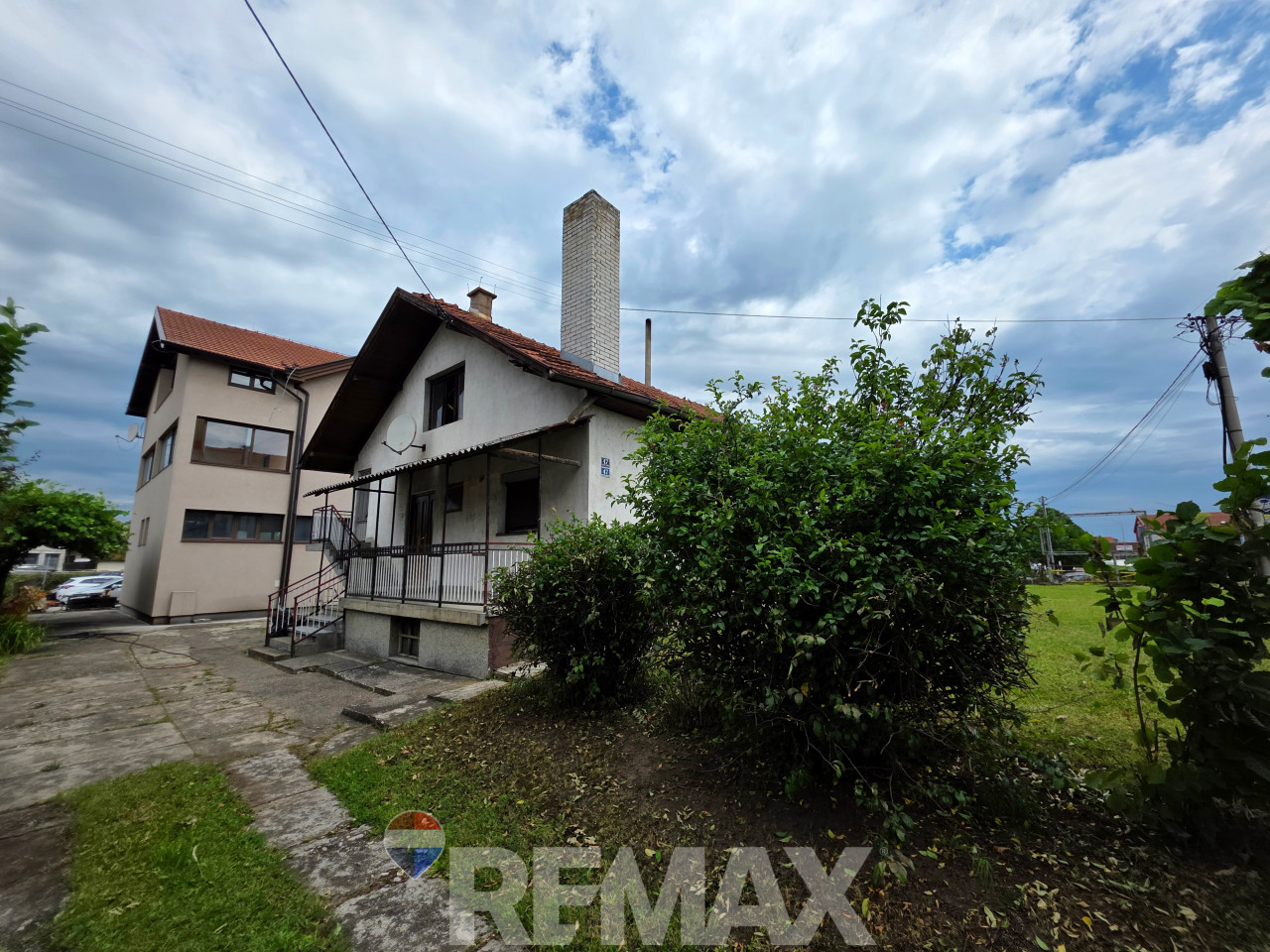 Stambeno-poslovni kompleks na 1334m2, dva objekta, Trn 11