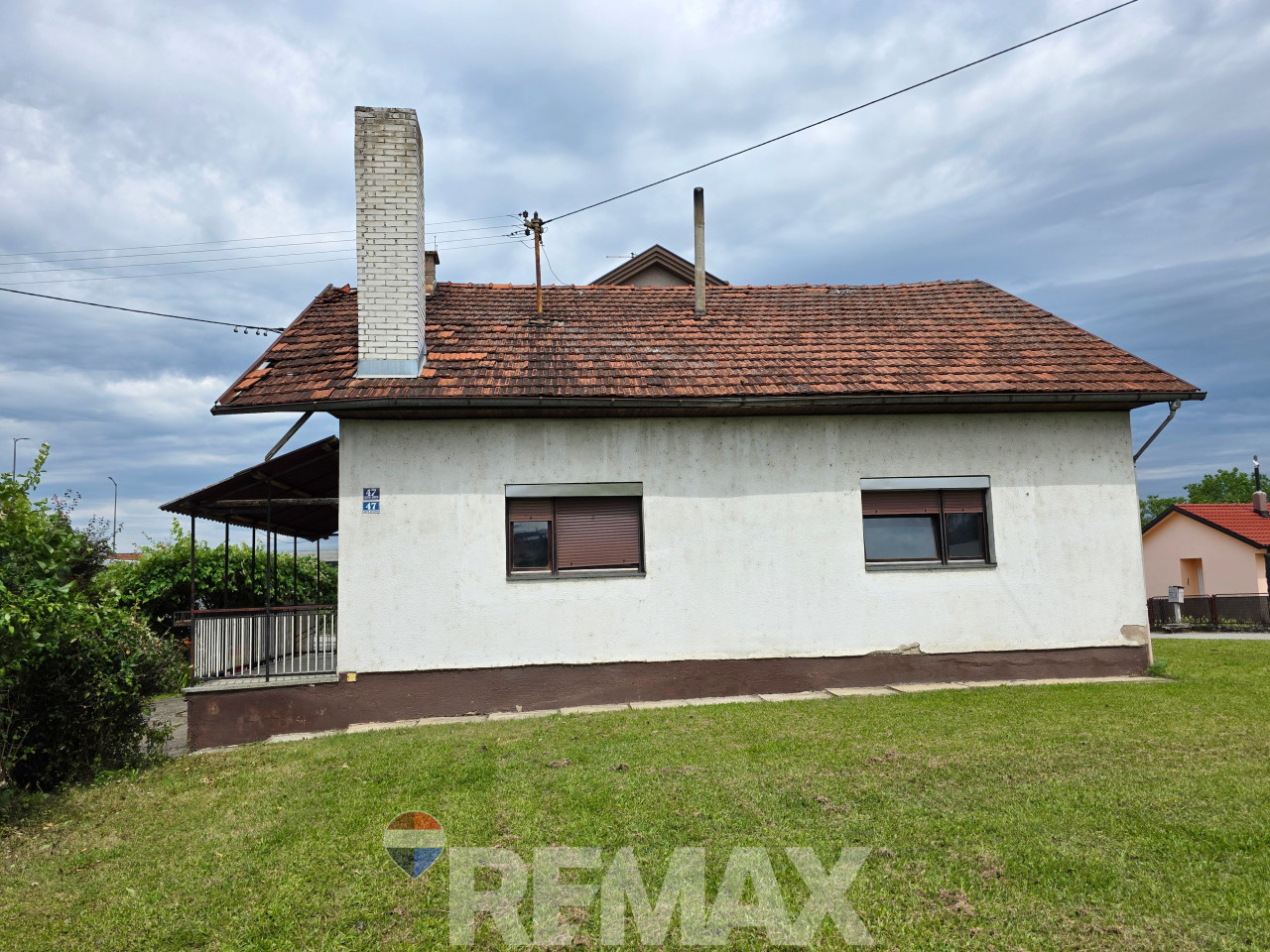 Stambeno-poslovni kompleks na 1334m2, dva objekta, Trn 15