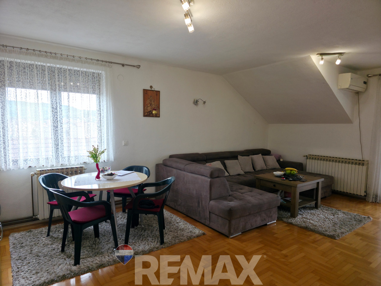 Stambeno-poslovni kompleks na 1334m2, dva objekta, Trn 18
