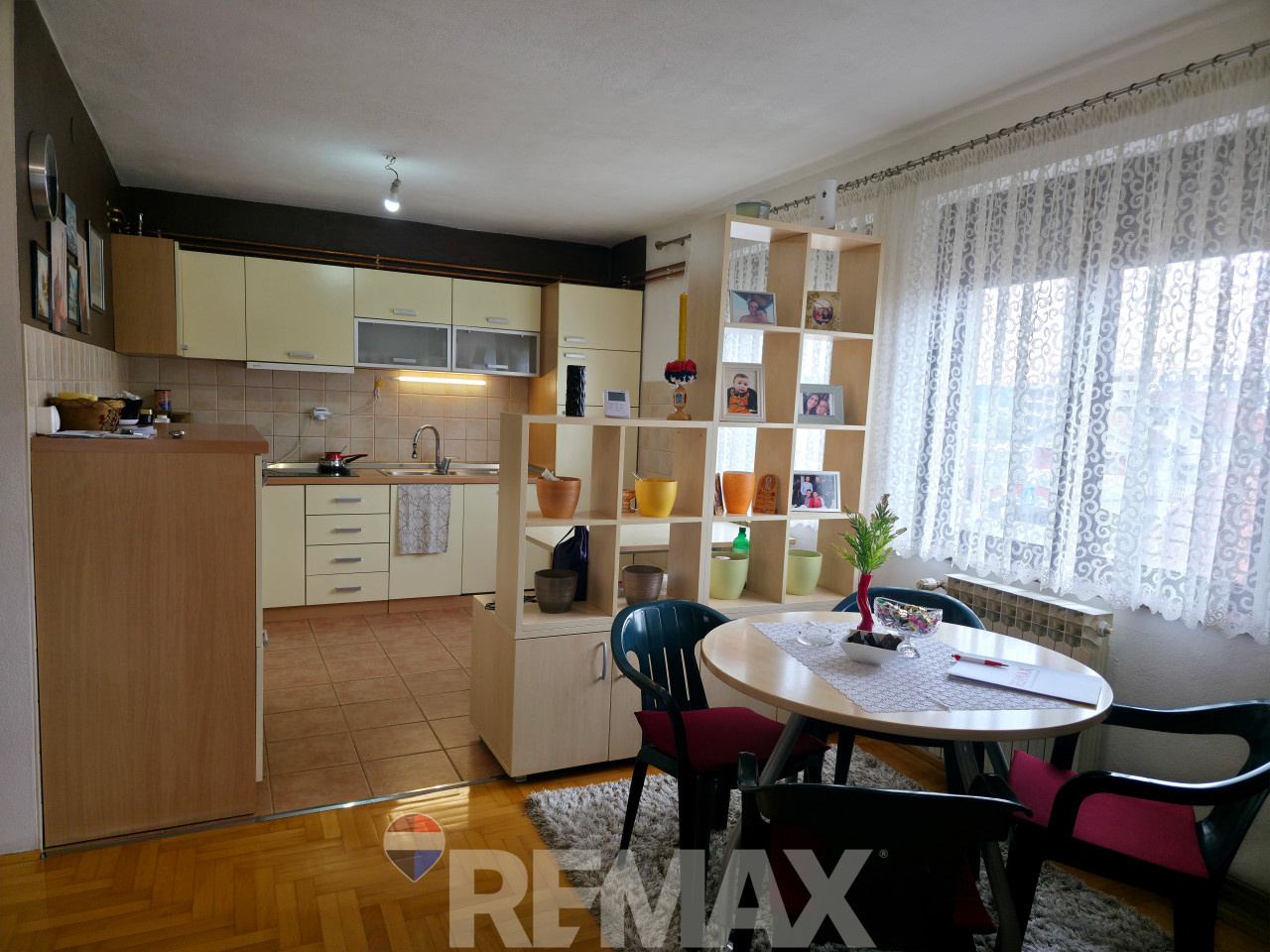 Stambeno-poslovni kompleks na 1334m2, dva objekta, Trn 20