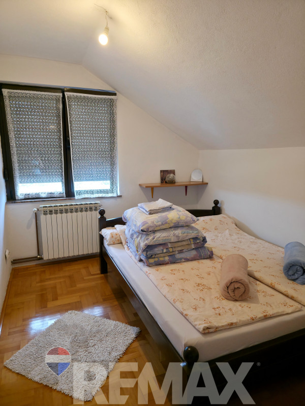 Stambeno-poslovni kompleks na 1334m2, dva objekta, Trn 24