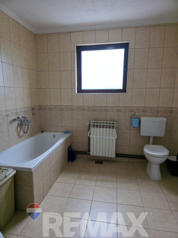 Stambeno-poslovni kompleks na 1334m2, dva objekta, Trn 26
