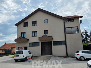 Stambeno-poslovni kompleks na 1334m2, dva objekta, Trn photo 3