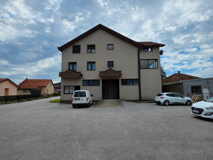 Stambeno-poslovni kompleks na 1334m2, dva objekta, Trn photo 5