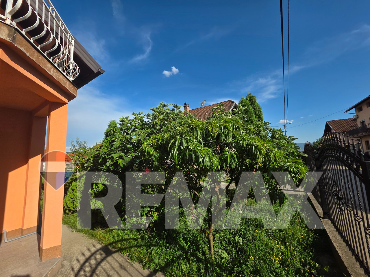 Odlična namještena kuća/ plac 572m2/ 2 trosobna stana 6