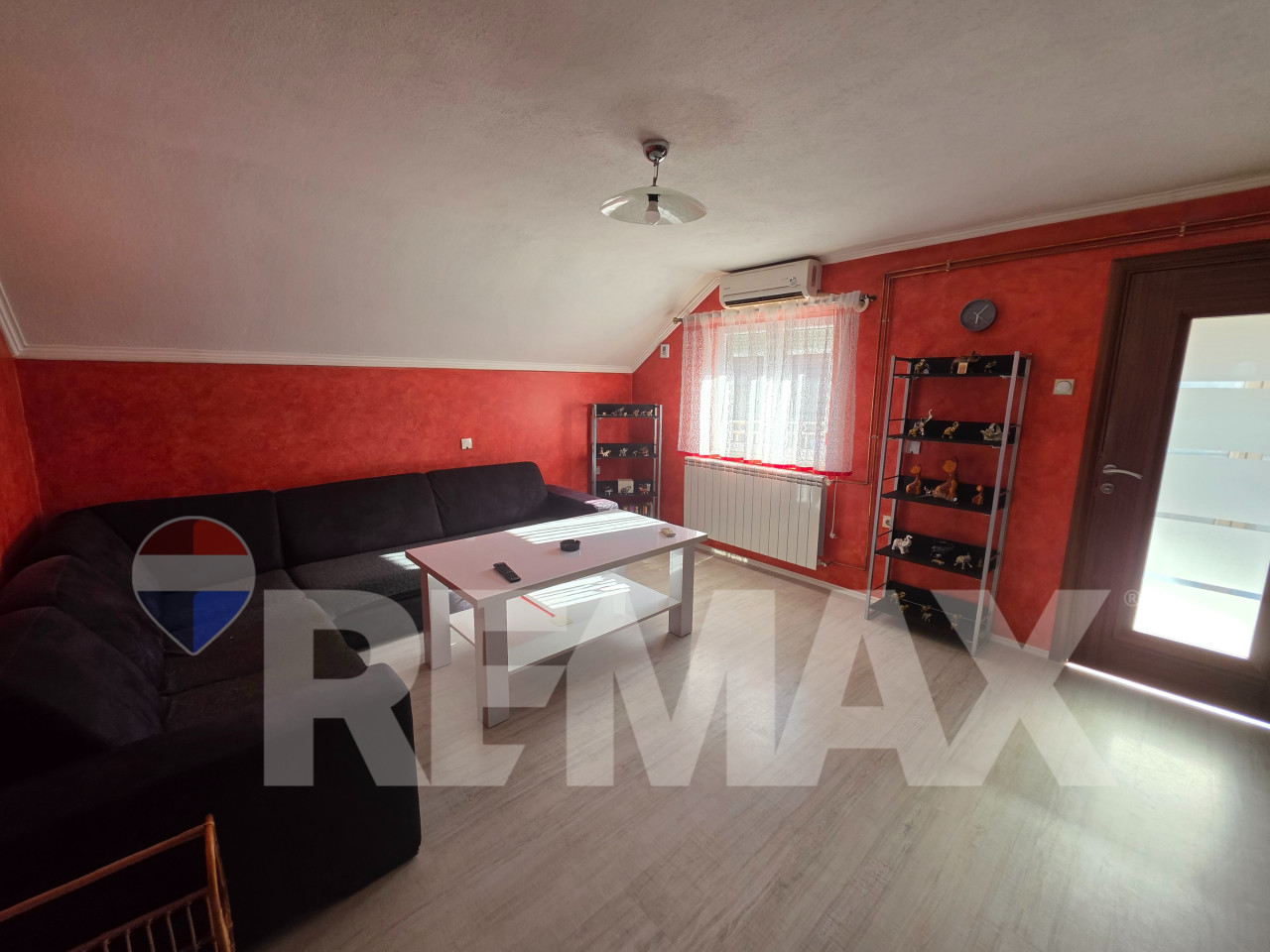 Odlična namještena kuća/ plac 572m2/ 2 trosobna stana 11