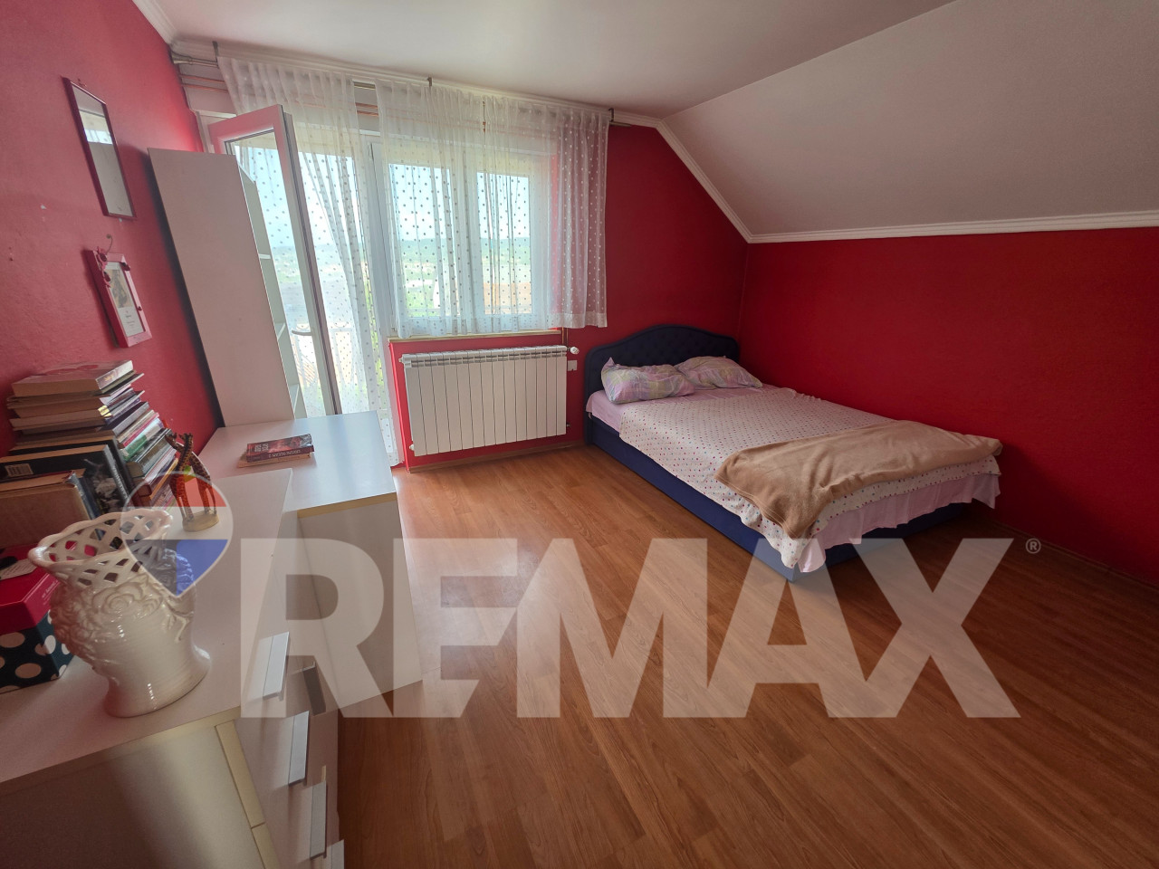 Odlična namještena kuća/ plac 572m2/ 2 trosobna stana 12