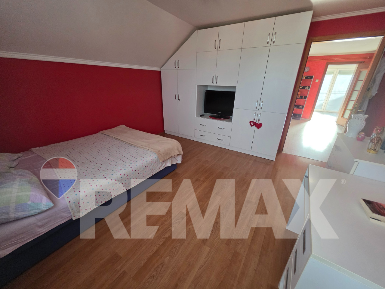 Odlična namještena kuća/ plac 572m2/ 2 trosobna stana 14
