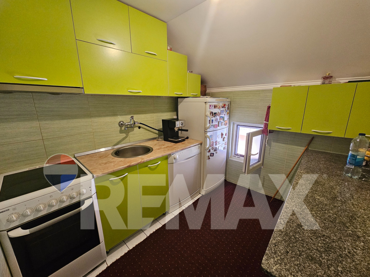 Odlična namještena kuća/ plac 572m2/ 2 trosobna stana 17