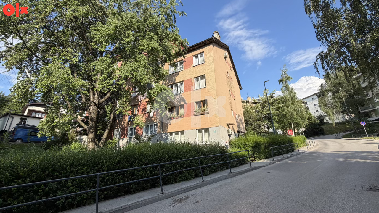 PRODAJA: Trosoban stan na Višnjiku