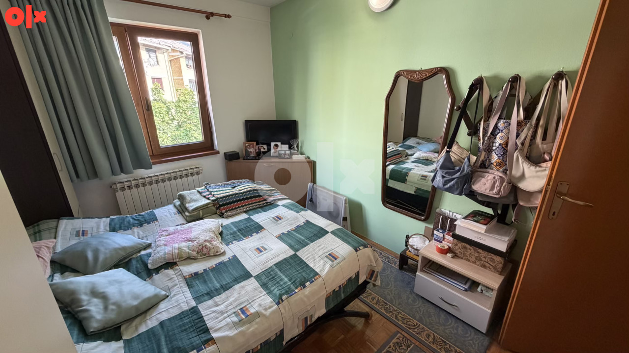 PRODAJA: Trosoban stan na Višnjiku 12