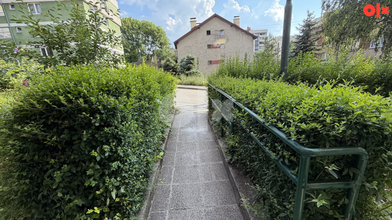 PRODAJA: Trosoban stan na Višnjiku 20