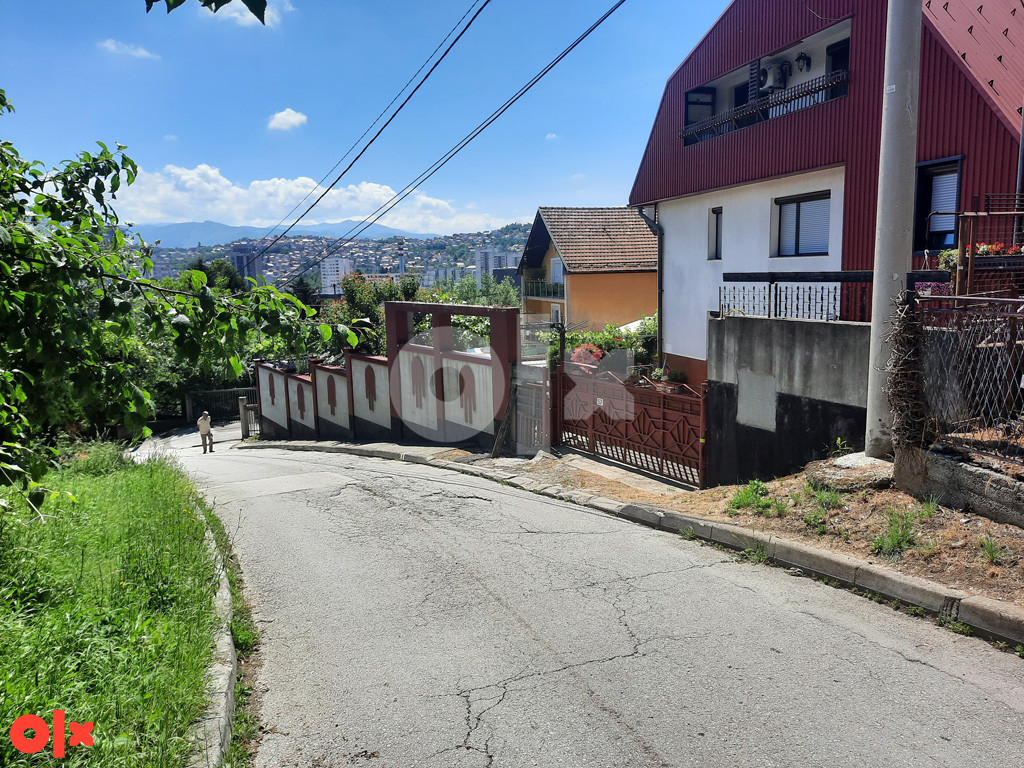 Parcela 687 m2 sa ruševnim objektom Buća potok 2