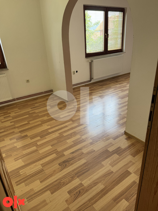 Kuća sa dvoristem Sokolje izdavanje 4