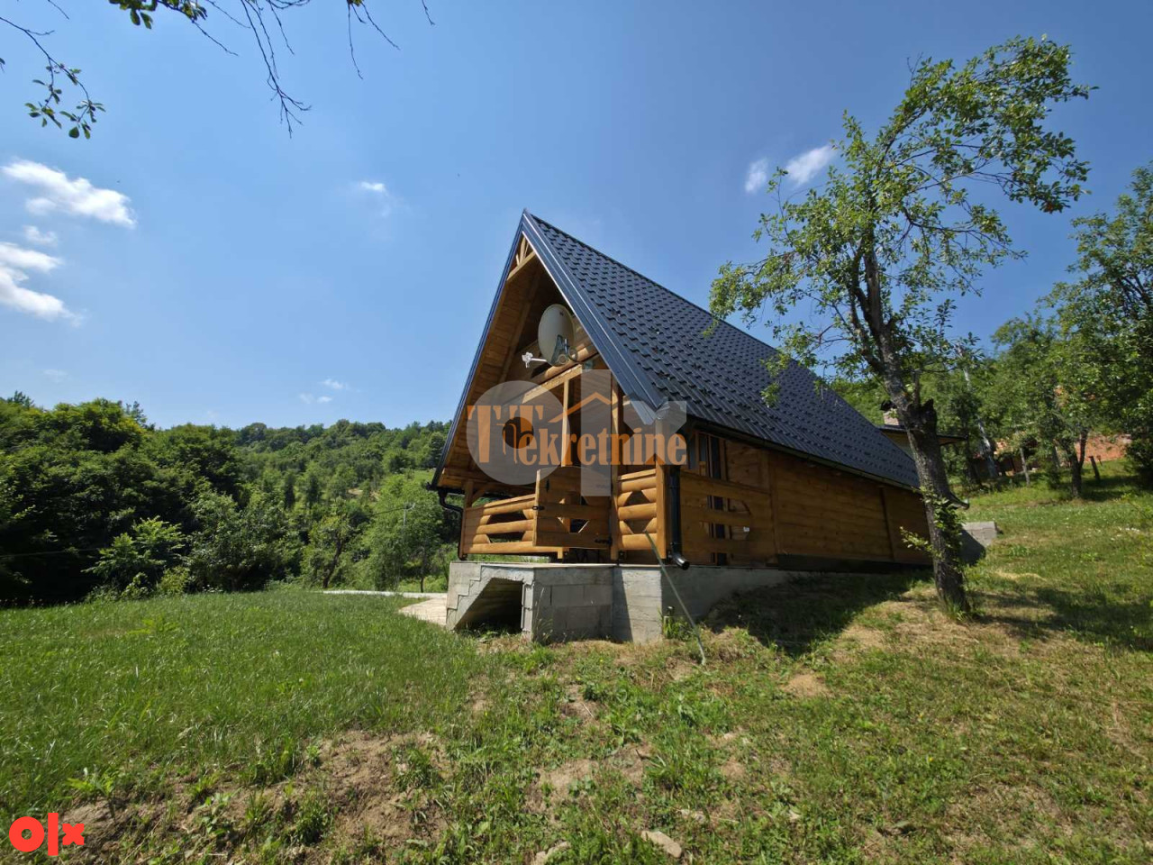 Prodaju se tri stambena objekta sa ladarom - Starčevica 2
