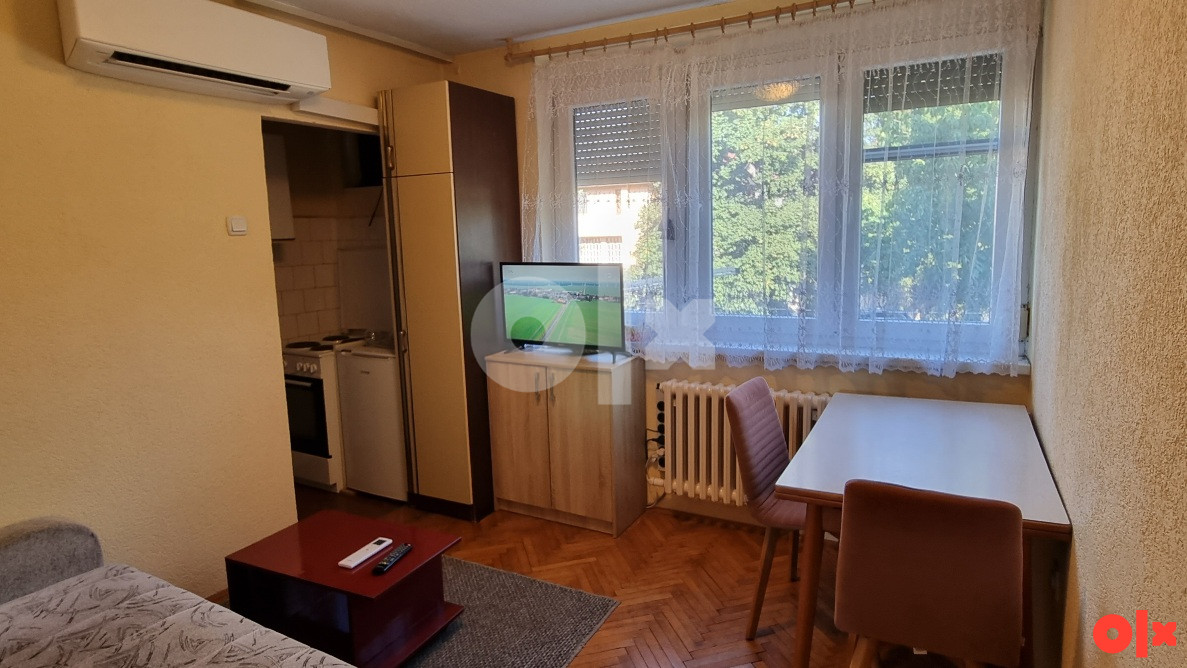 Izdajem garsonjeru 18m2 u zgradi blizu centra 3