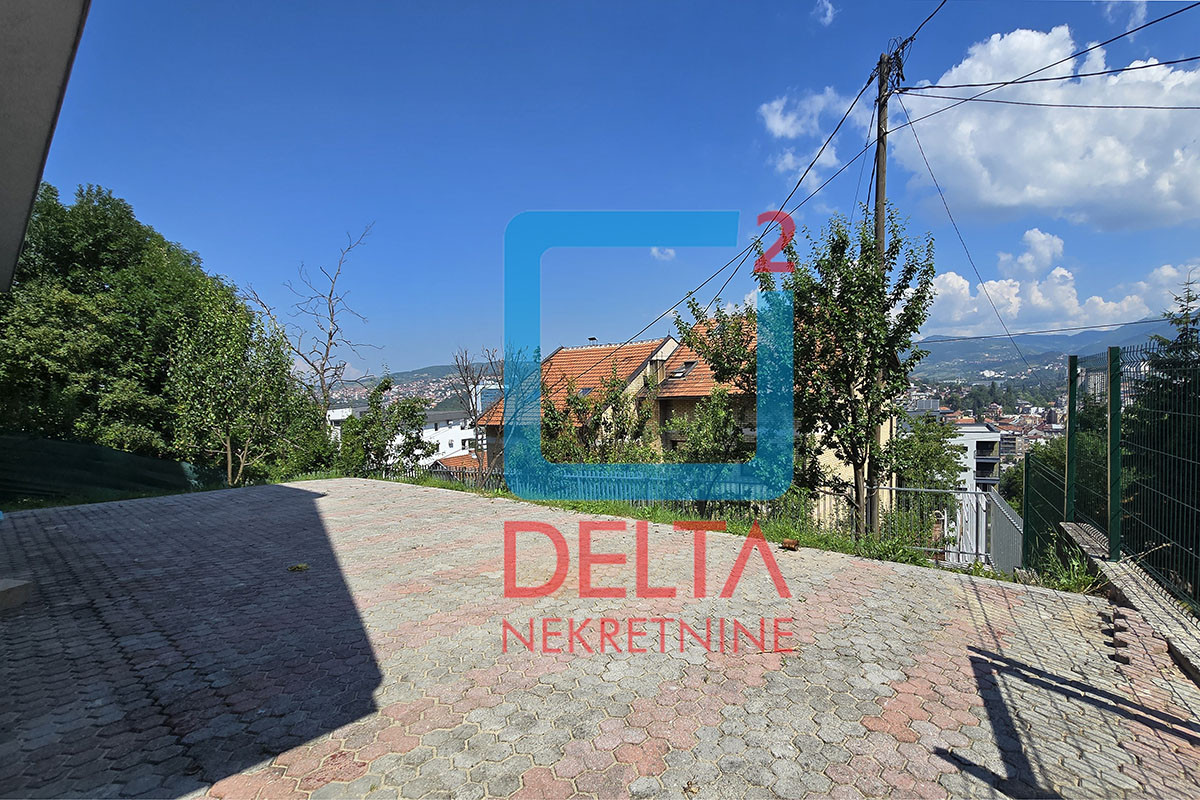 Dvospratna kuća 300m2 / garaža / prostrani parking / Centar 28