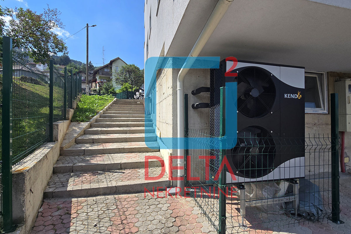 Dvospratna kuća 300m2 / garaža / prostrani parking / Centar 29