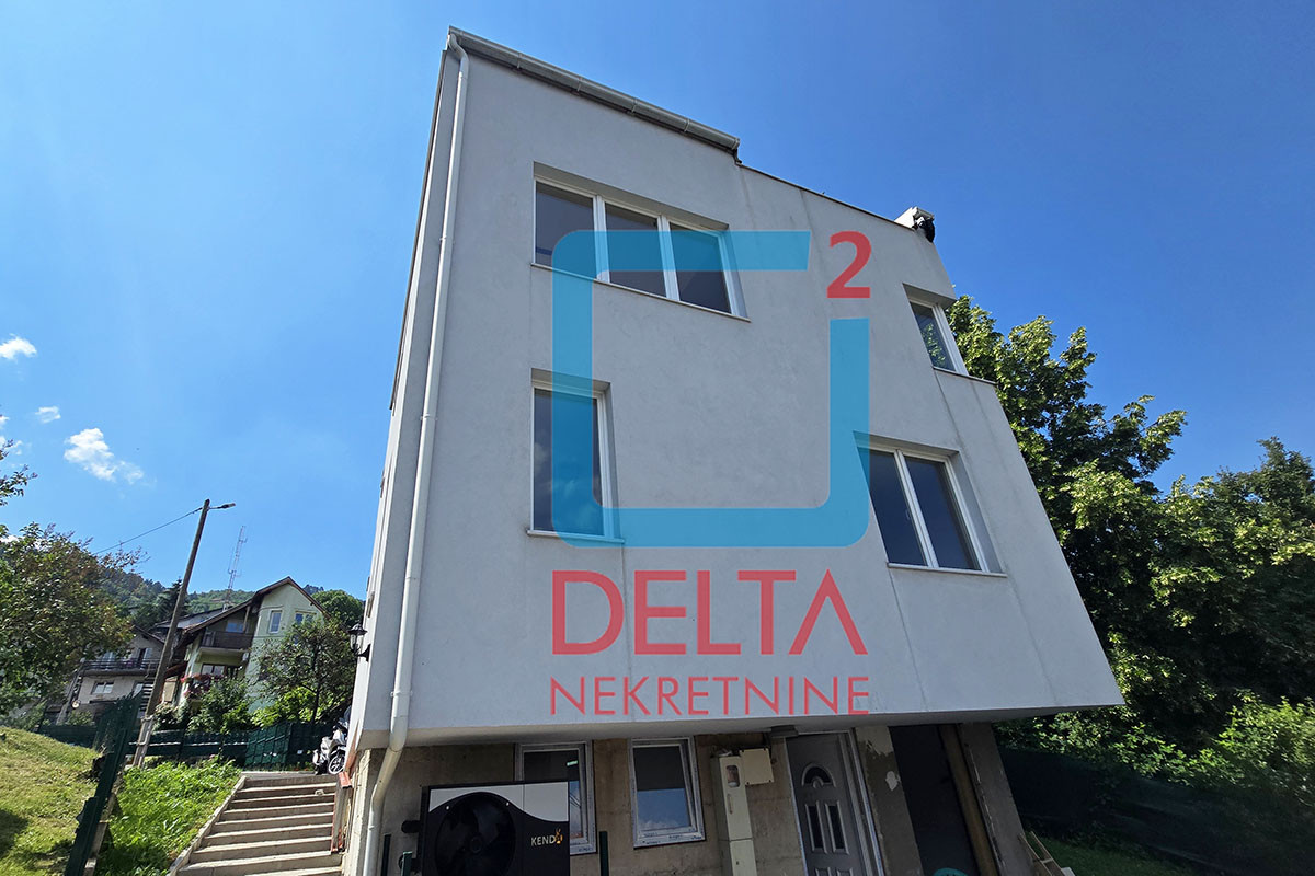 Dvospratna kuća 300m2 / garaža / prostrani parking / Centar 30