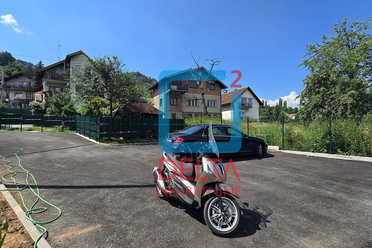 Dvospratna kuća 300m2 / garaža / prostrani parking / Centar 31