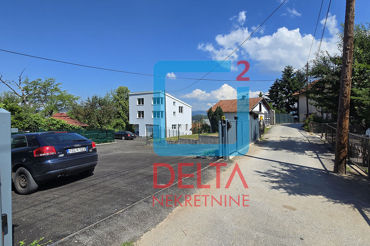 Dvospratna kuća 300m2 / garaža / prostrani parking / Centar 35