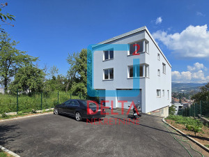 Dvospratna kuća 300m2 / garaža / prostrani parking / Centar