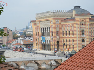 SIGENX prodaje: Alifakovac / Bosanska kuća/ 2 objekta/