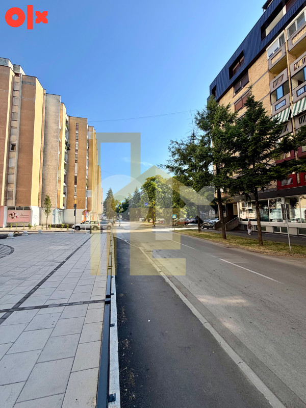 Atraktivan poslovni prostor sa obezbjeđenim parkingom, Centar 3